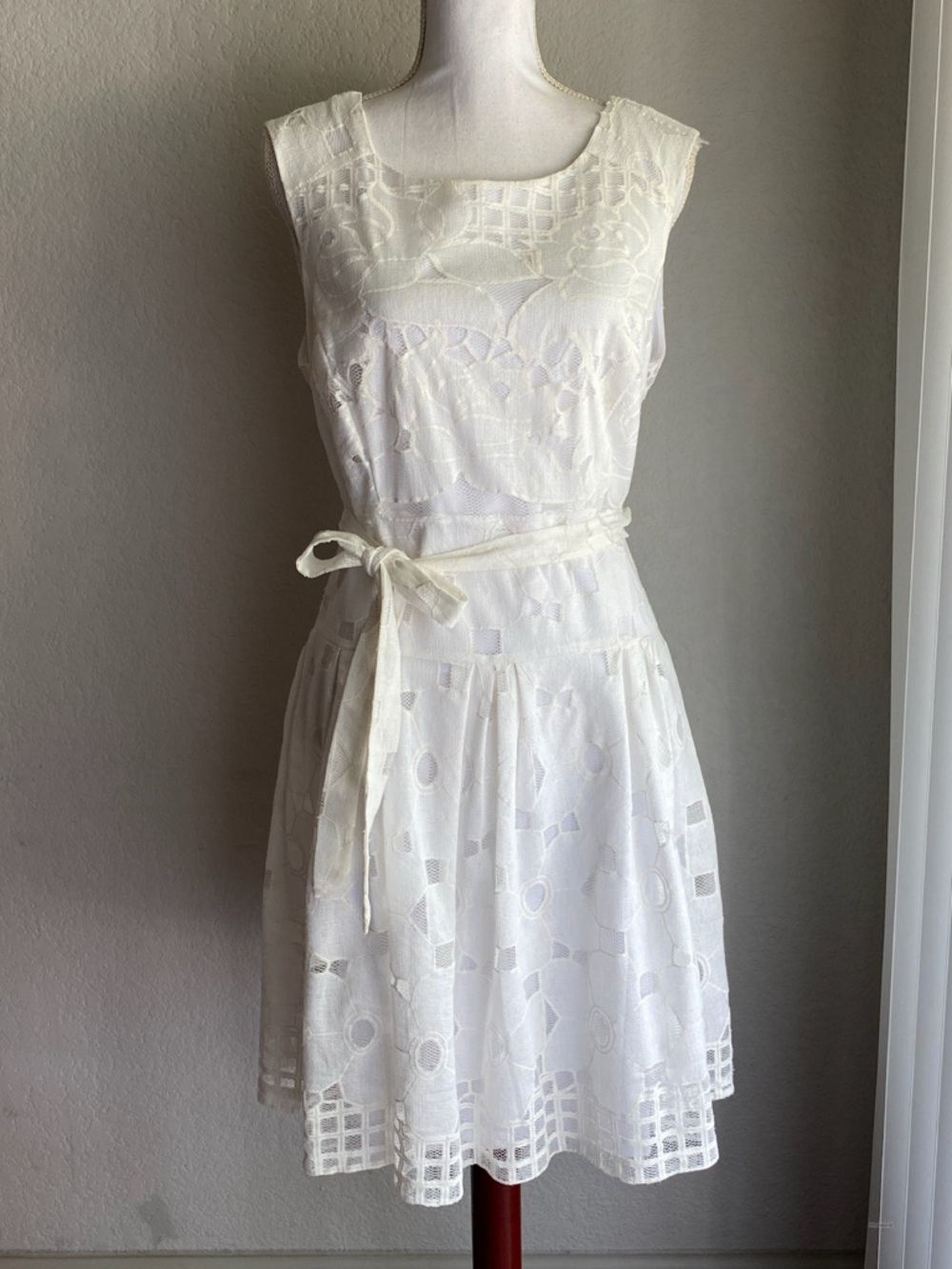 Sleeveless Cream Lace Mini Dress with Tie Waist